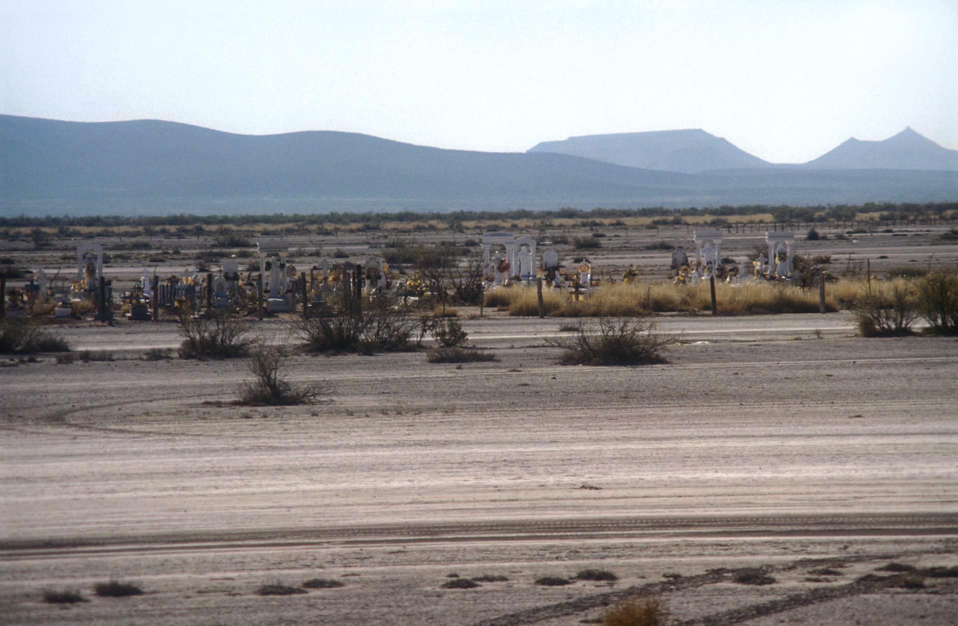 Friedhof in der Wüste – Cemetery in the desert