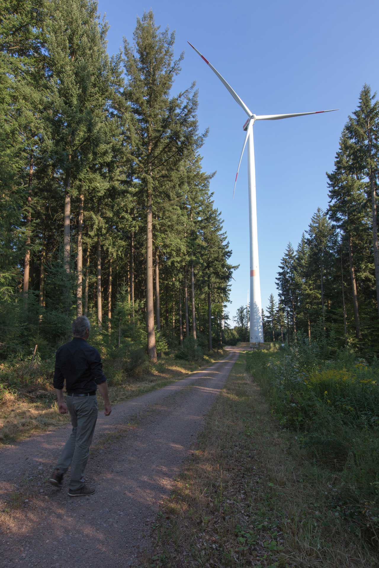 Jörg Bold auf dem Weg zum bereits vor vielen Jahren realisierten Windpark Südliche Ortenau.