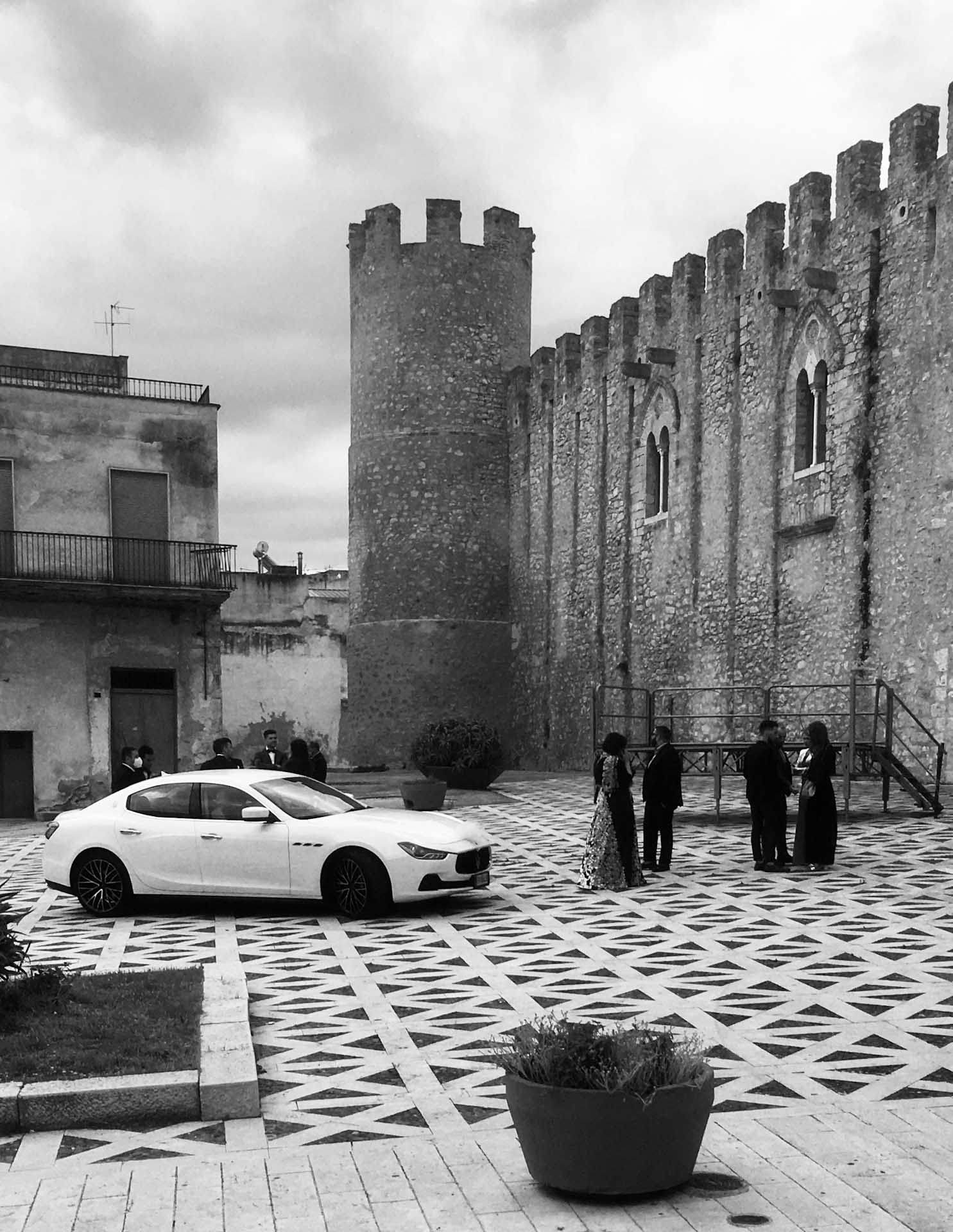 Sizilianische Hochzeit mit standesgemäßem Maserati.