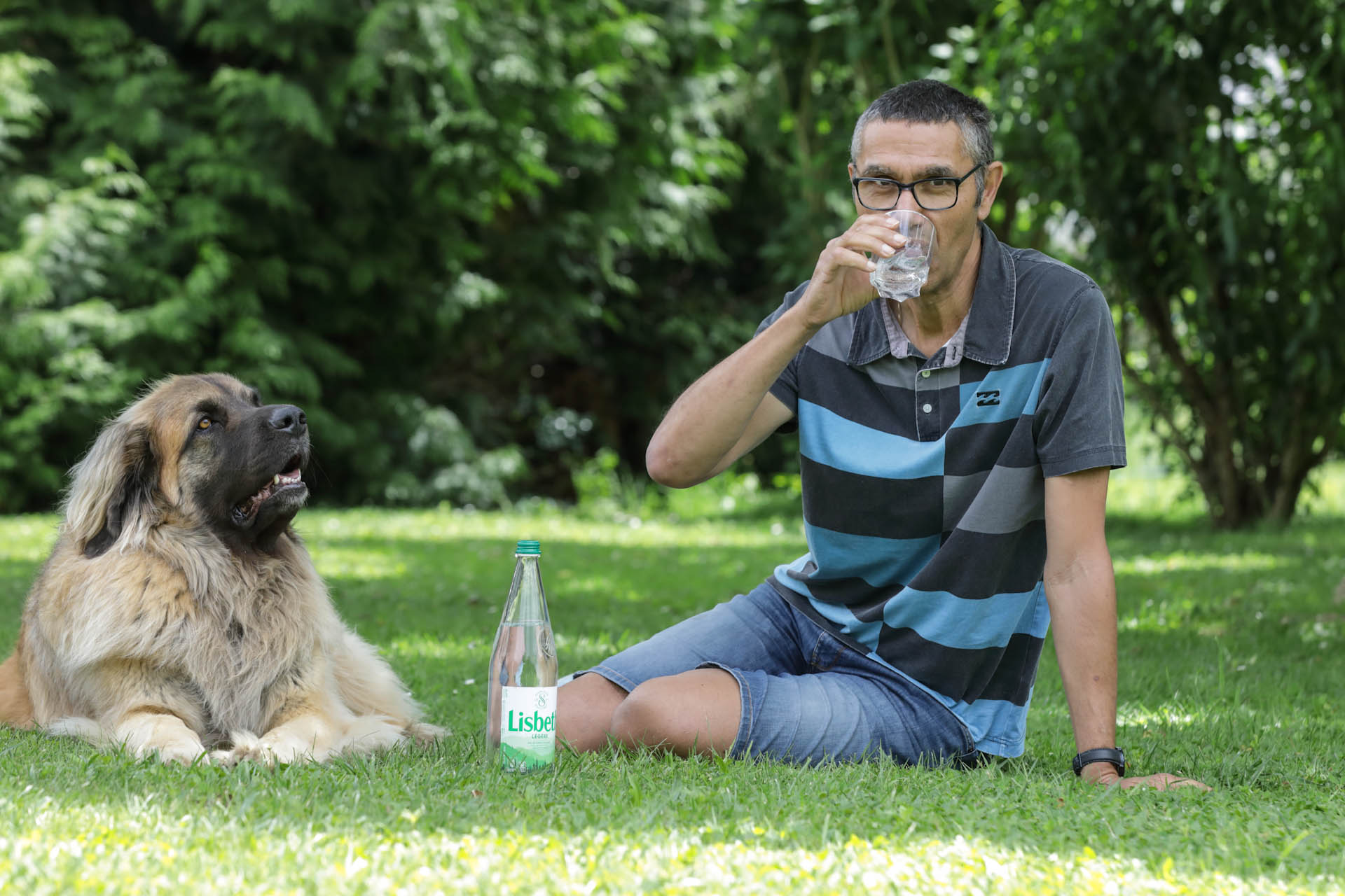 Frank Bezza and his dog, in the small village of Buschwiller, which is not far from Saint-Louis and the EuroAirport. Since April 2025, when the PFAS news appeared, he started drinking only botteld water.