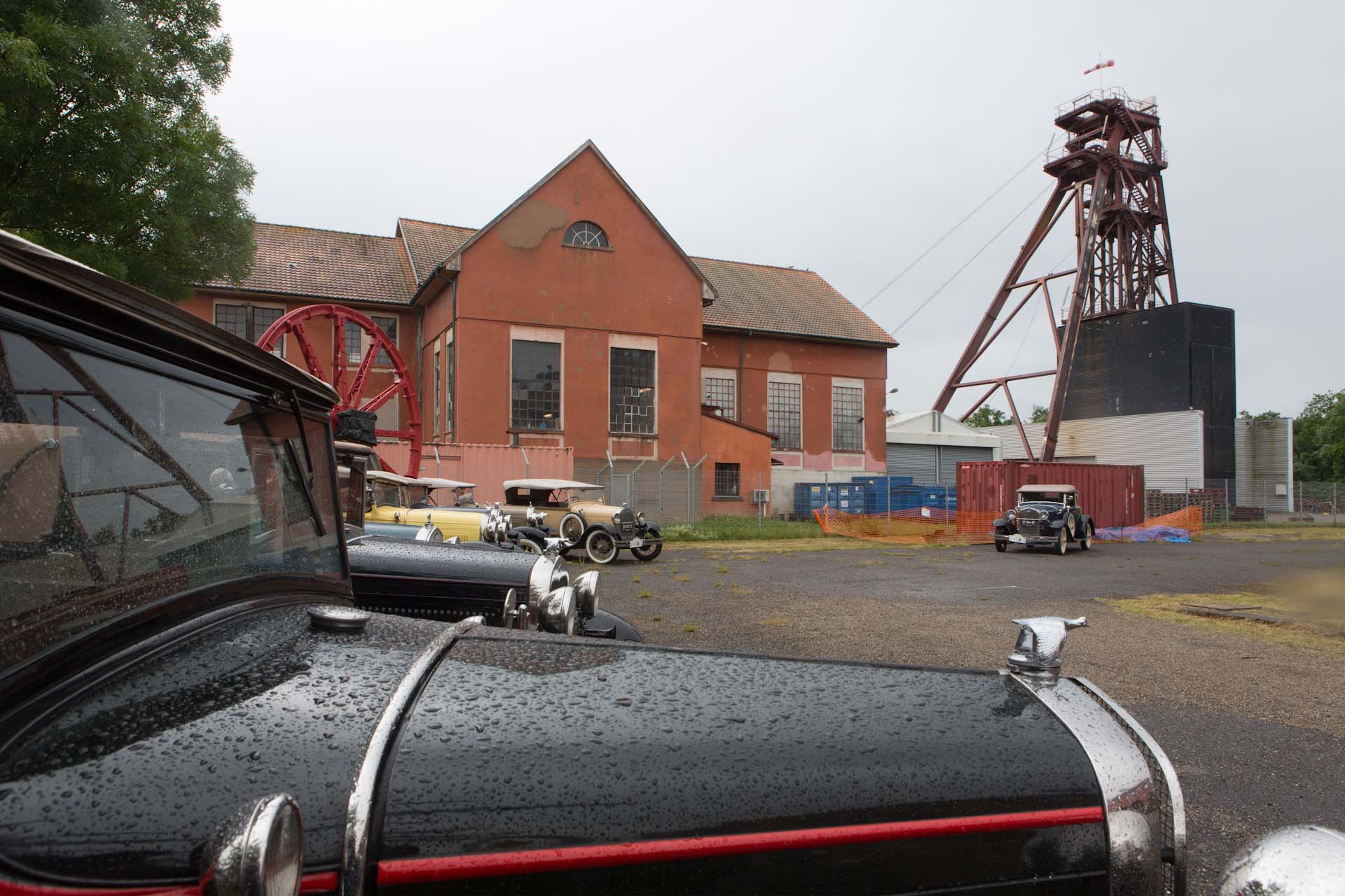A classic car show takes place outside the mine, whose disused conveyor tower can be seen in the background.
